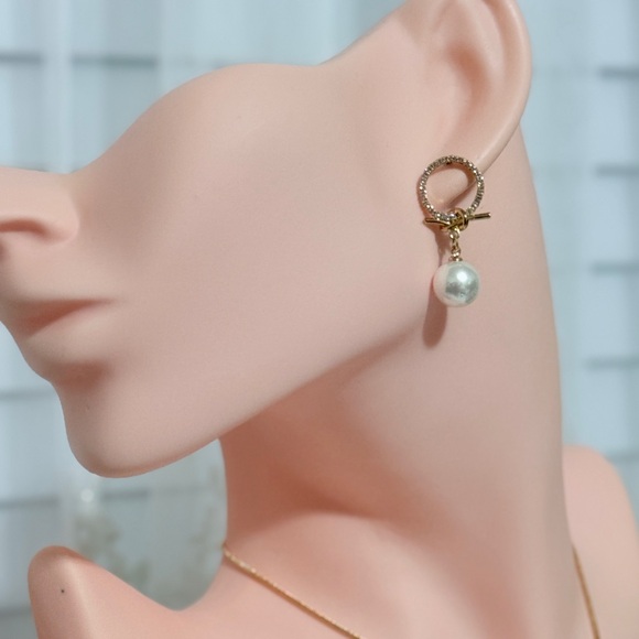 ⚜️ Elegant Gold and Pearl Drop Earrings With Zirconia - Picture 3 of 7